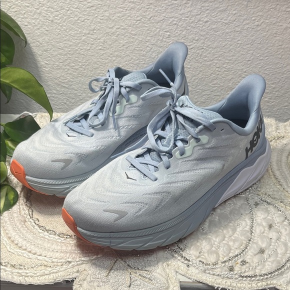 Hoka Women's Arahi 6 Athletic Shoes - Picture 2 of 12